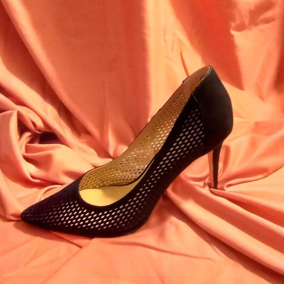 Jessica Simpson Shoes - Jessica Simpson Black Heels Lovingly Used size 8m